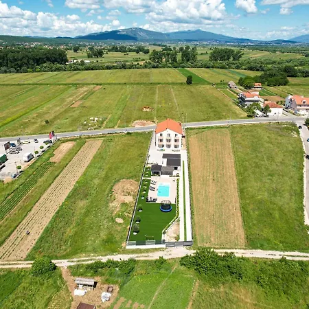 Vila Iva *