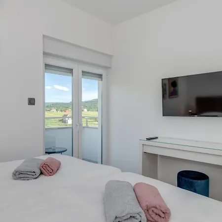 Iva *